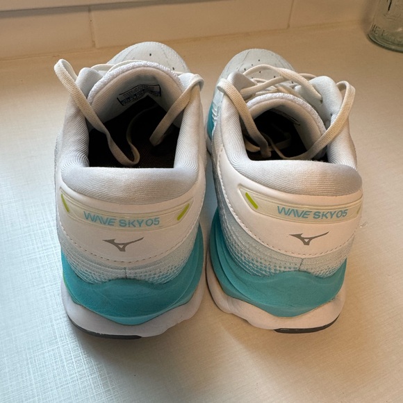 Mizuno Women's Wave Sky 5 Running Shoes White, Size 10.5 M - Picture 5 of 7